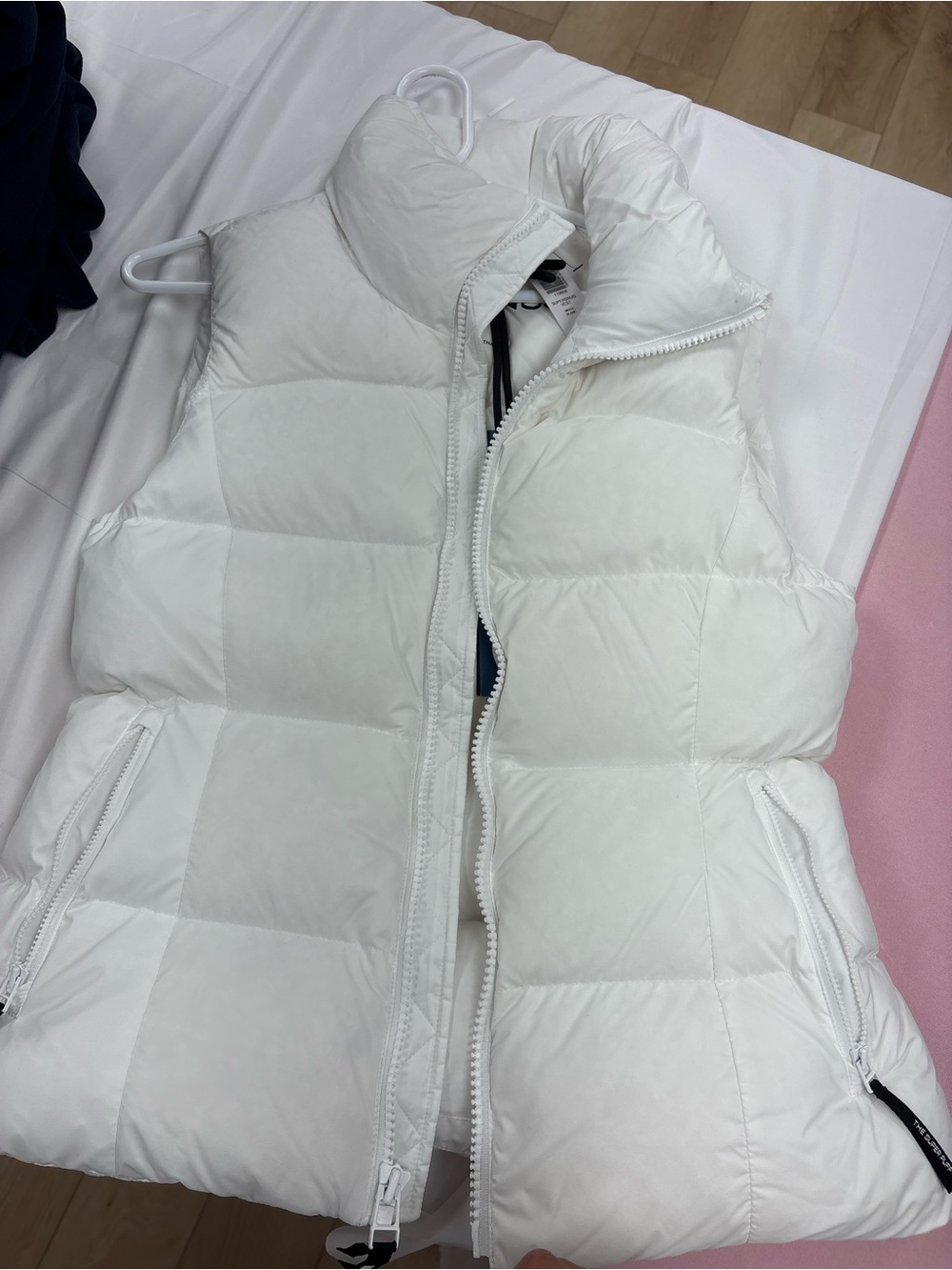 NWT aritzia Supersnug vest